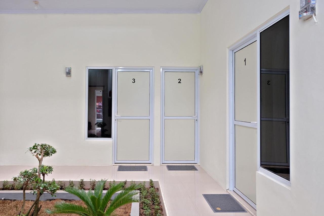 Homestay Danesti Syariah Near Bandara Sultan Hasanuddin Makassar Eksteriør billede